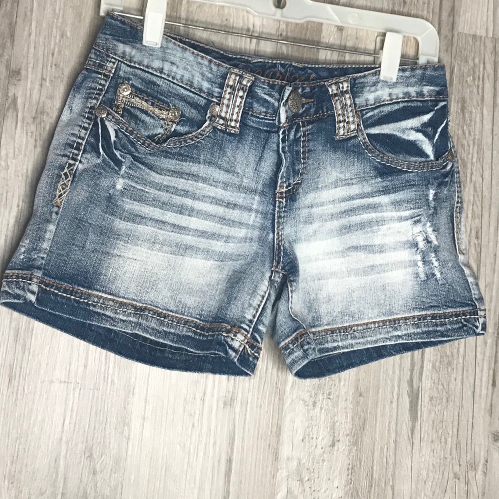 Maurices Bleach distressed Shorts 3/4